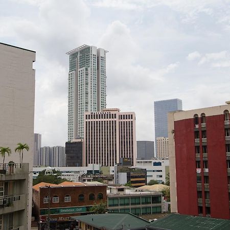 Lokal Hostel Makati City Buitenkant foto