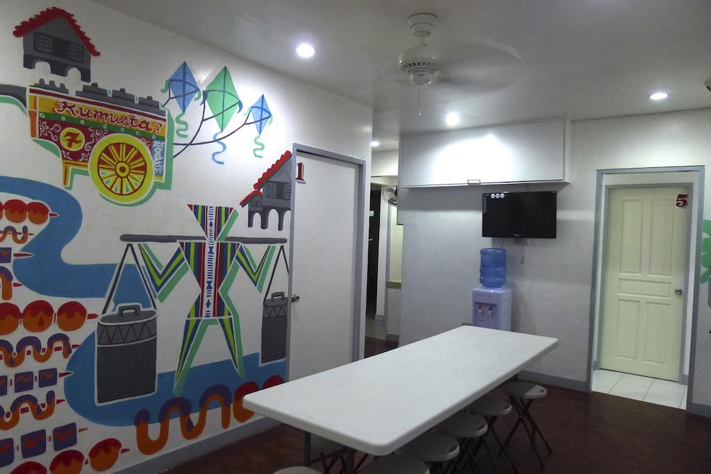 Lokal Hostel Makati City Buitenkant foto
