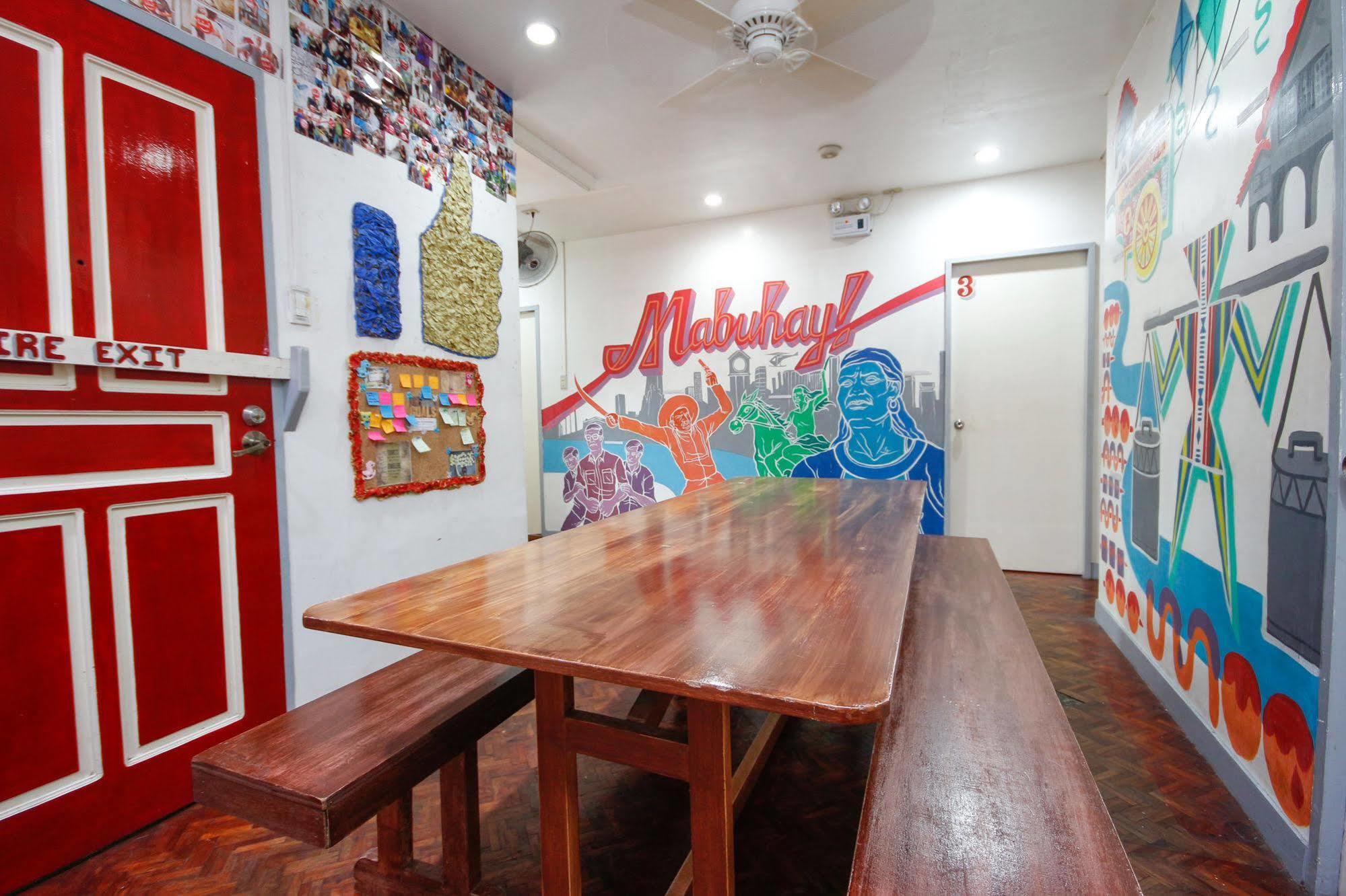 Lokal Hostel Makati City Buitenkant foto