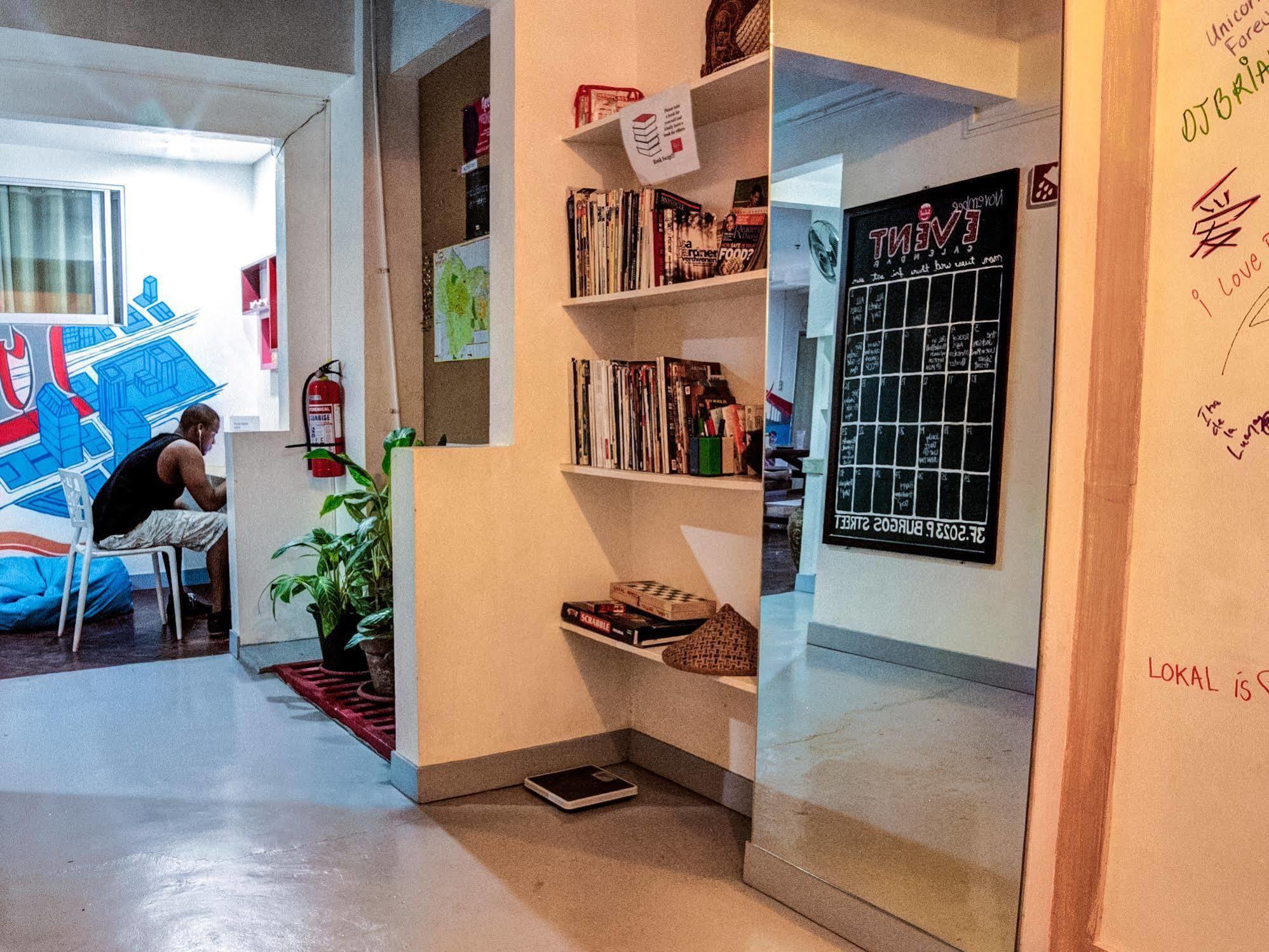 Lokal Hostel Makati City Buitenkant foto